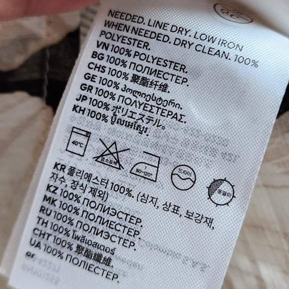 H&M Cream/Black Ruffled V-Neck Seashell Blouse Size XS - Picture 8 of 12